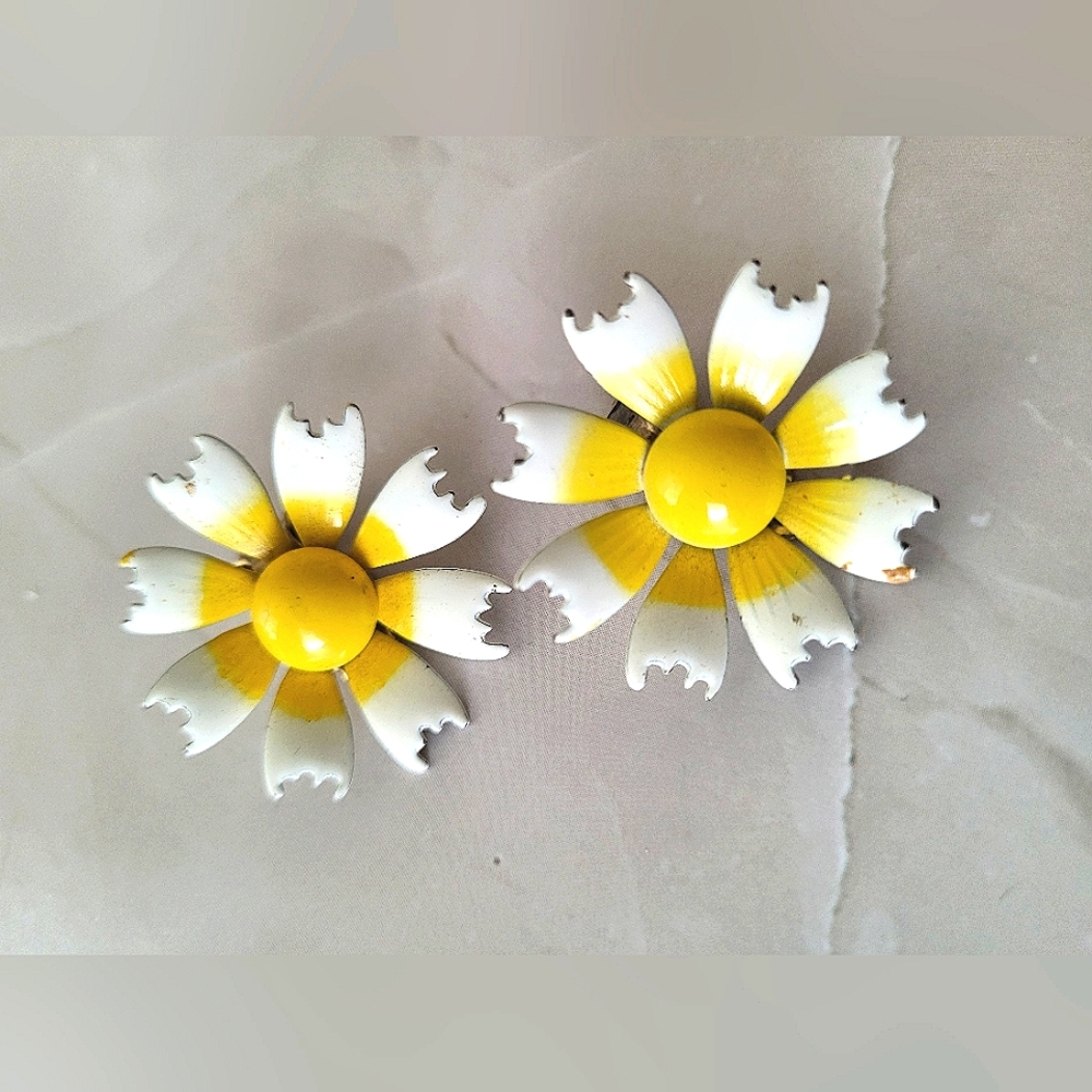 Vintage Yellow White Daisy Clip On Earrings flower power 🌼